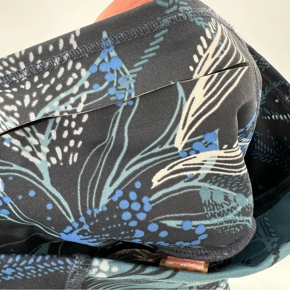 Maaji‎ Activewear High Rise Palms Depth Leggings: Tropical Blue Palm Leaf Print